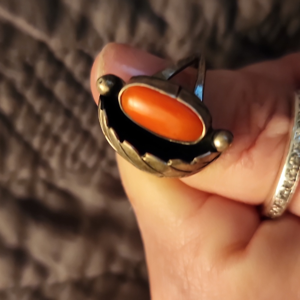 Arizona Navajo coral silver ring. - Picture 4 of 12